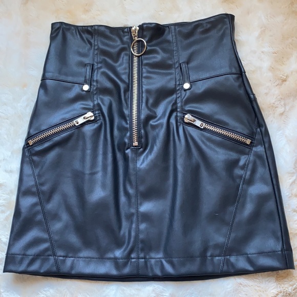 High Waisted Faux Leather Zip Up Skirt Size Small - Picture 8 of 17